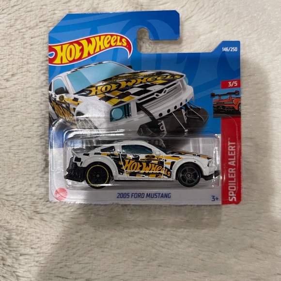 Brand New Hot Wheels Mustang, Aston Martin, Corvette unopened box - Picture 4 of 5